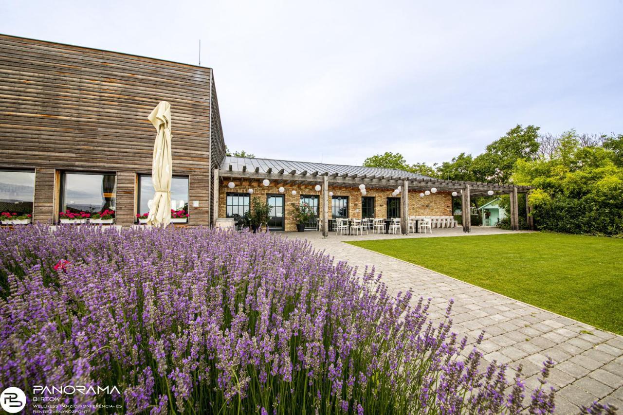 Panoráma Birtok - Wellness Panzió, Konferencia és Rendezvényközpont Bed and Breakfast Győrújbarát Exterior foto